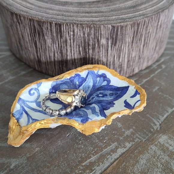 Blue and White Print With Gold Trim Oyster Shell Trinket Holder - Picture 2 of 6
